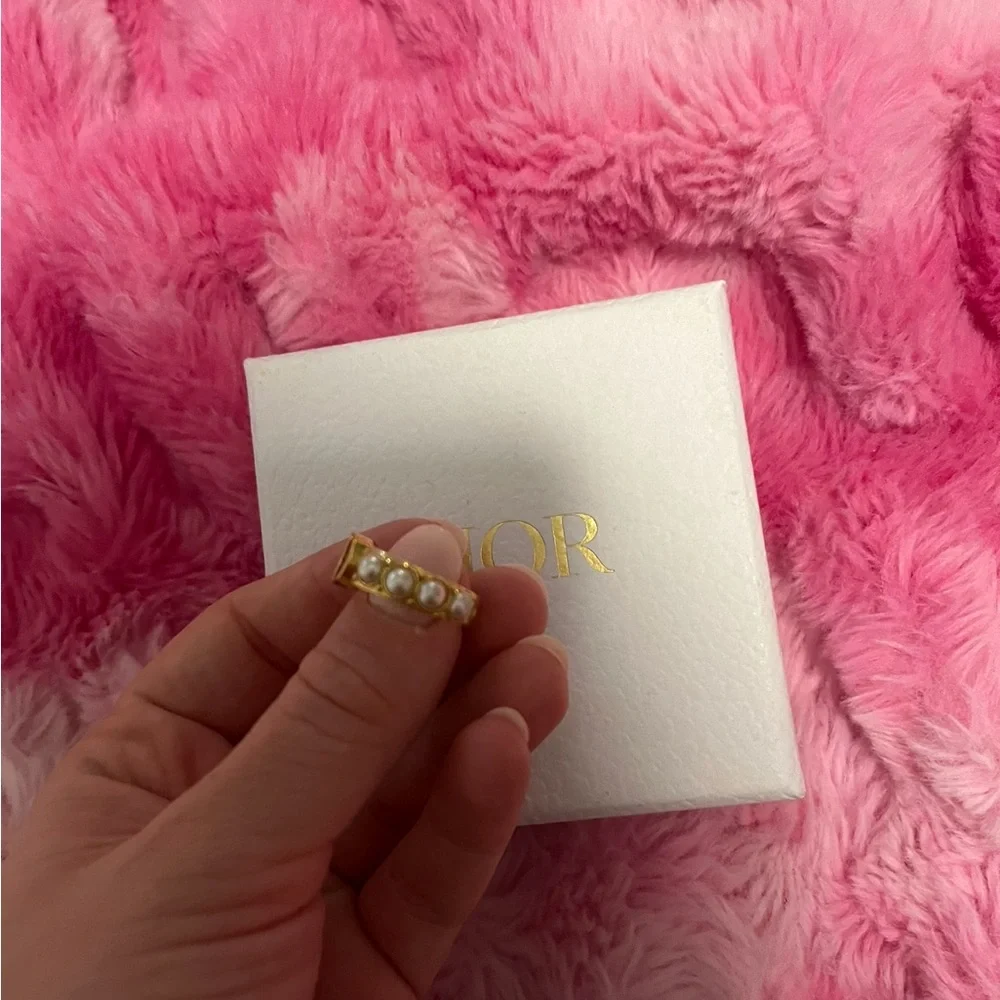 Authentic Dior CD logo pearl ring!! Size 6 - Picture 5 of 7